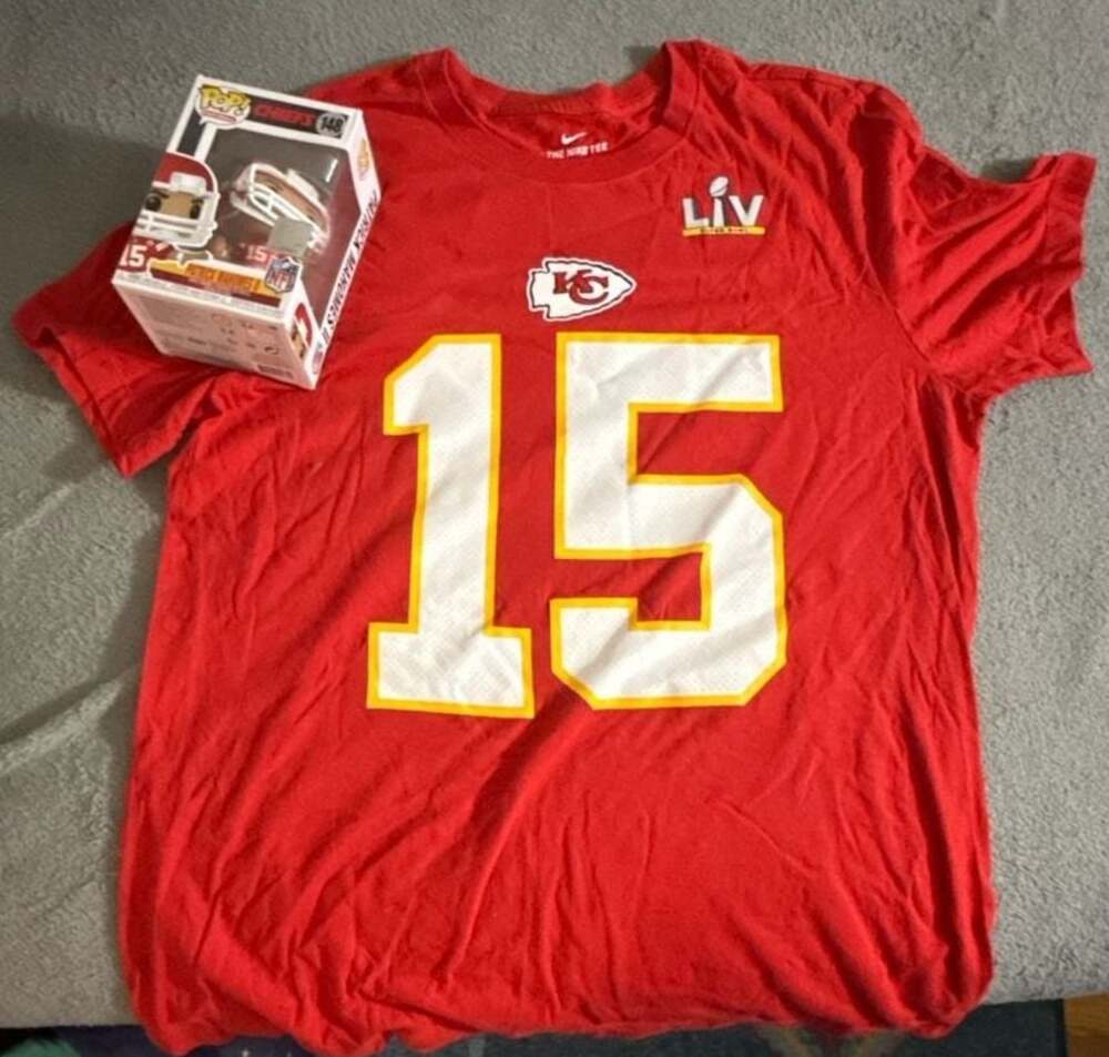 Nike KC Chiefs Patrick Mahomes Super Bowl LIV T-Shirt Size Large and Funko Pop